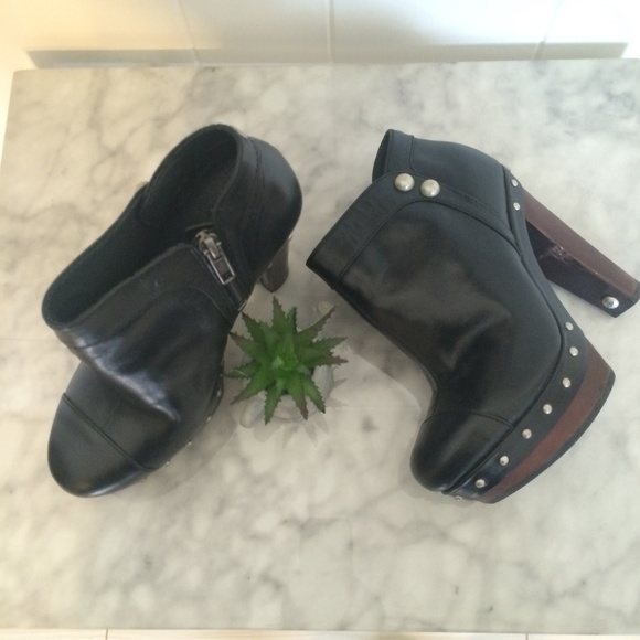 UGG Shoes - UGG ankle boots